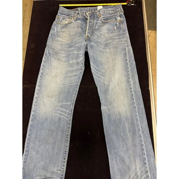 Levis 501 Mens Jeans 31x30 Light Wash Button Fly Straight Leg Denim Blue C8 - Picture 1 of 7